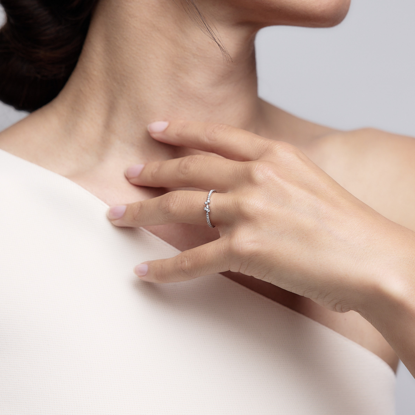 Woman wearing the Oliver Heemeyer Fran Diamond Ring made of 18k white gold.