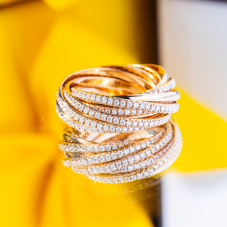 Oliver Heemeyer Ali Baba diamond ring in 18k rose gold. Different perspective 3.