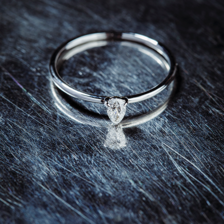 Oliver Heemeyer Diamond Drop ring in 18k white gold. Different perspective.