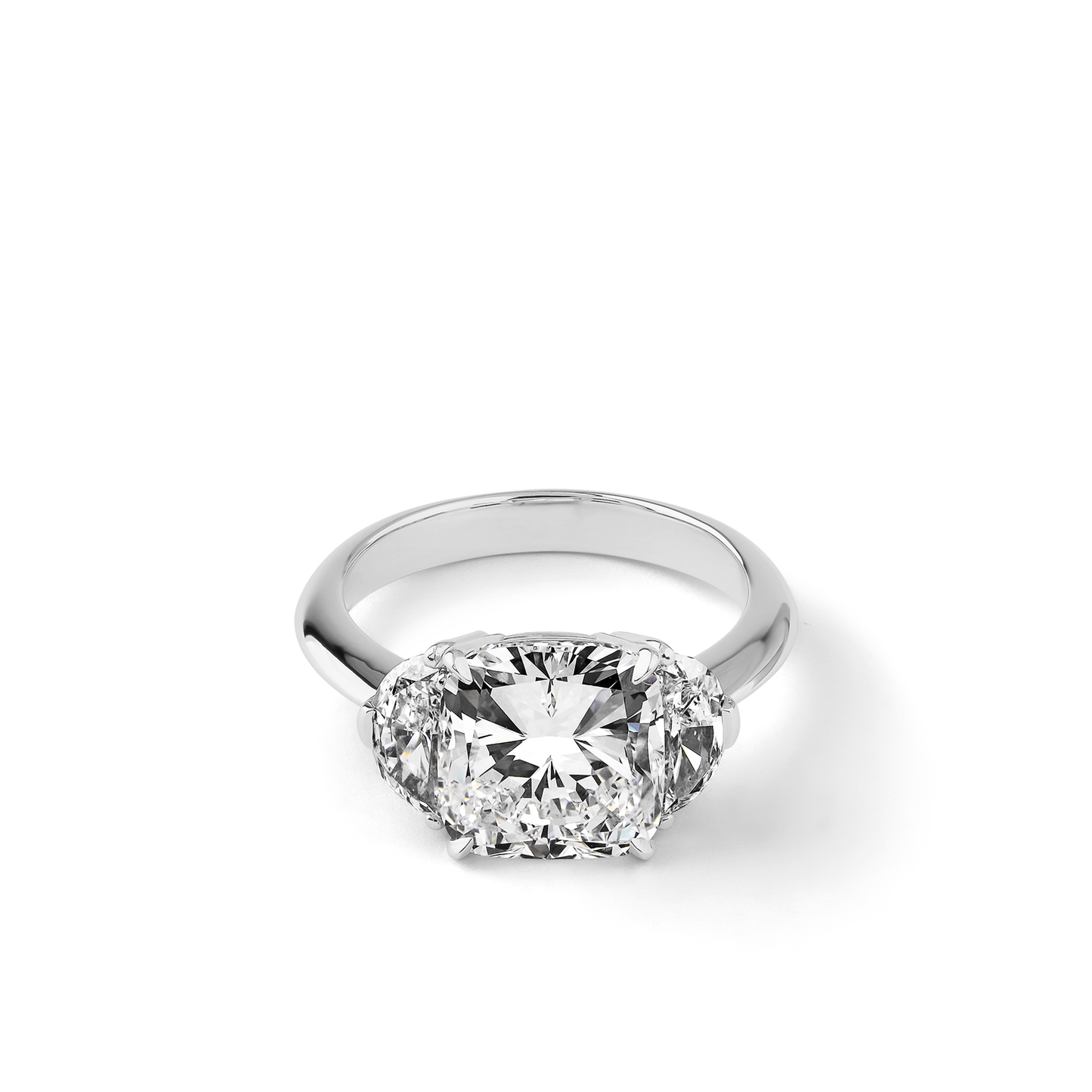 Oliver Heemeyer Bella Diamond Ring made of 18k white gold. Front view.
