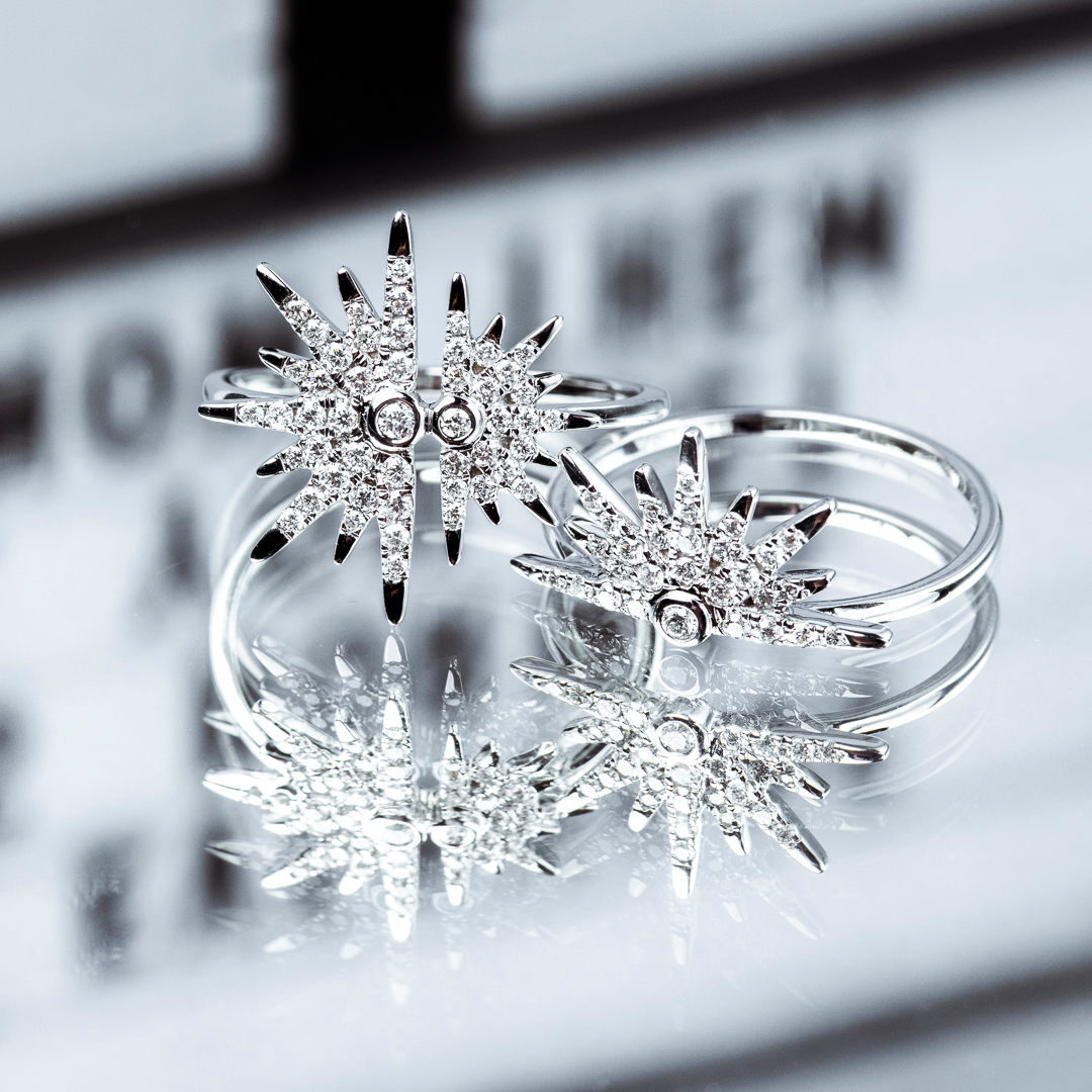 Oliver Heemeyer Eremia diamond ring fancy and Eremia diamond ring made of 18k white gold. Different perspective.