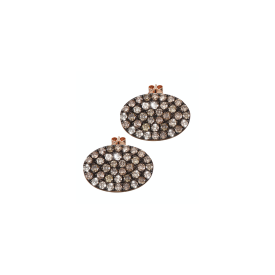Brown diamonds arranged in an oval shape, carefully handcrafted and made of 18k rose gold. A discreet yet sparkling pair of Oliver Heemeyer ear studs.