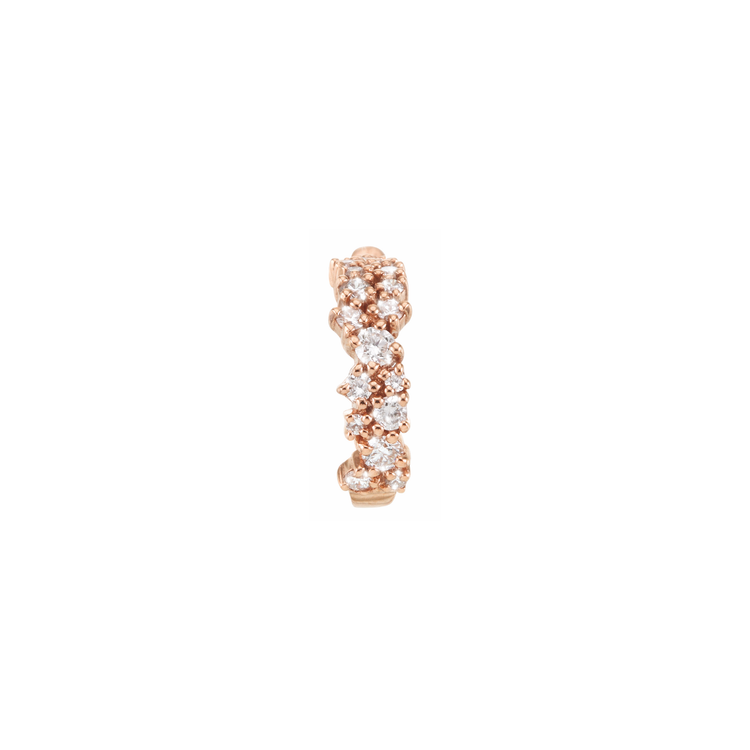 The glamorous 18k rose gold princess design is adorned with 18 sparkling diamonds in different sizes. An extraordinary beautiful OH creation, handmade with the highest attention to detail. Front view.