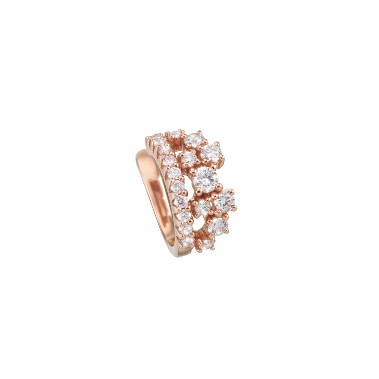 This stunningly beautiful ear cuff shines bright like a little crown. Get yourself a bit of royal feeling with this 18k rose gold ear cuff. Carefully handcrafted by our goldsmiths and refined with 40 sparkling diamonds it is an eye catcher which cannot be missed.