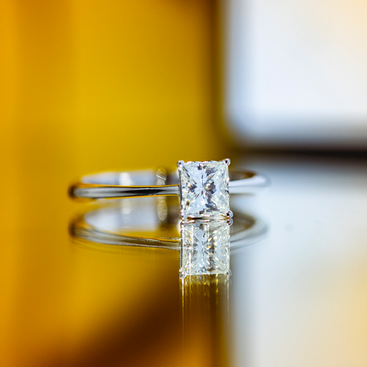 Oliver Heemeyer Sky Solitaire Diamond Ring made of 18k white gold. Different perspective.