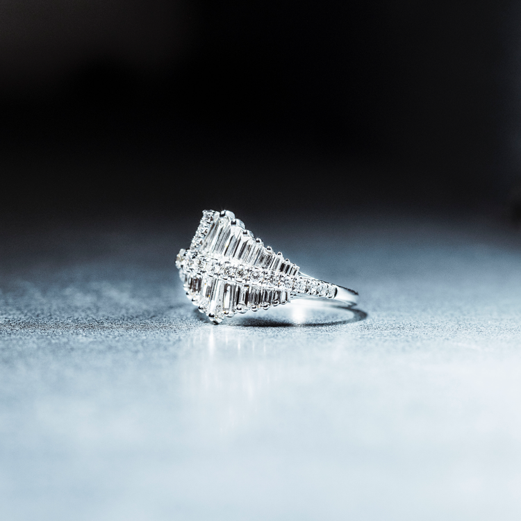 Oliver Heemeyer Una Diamond Ring made of 18k white gold. Different perspective.