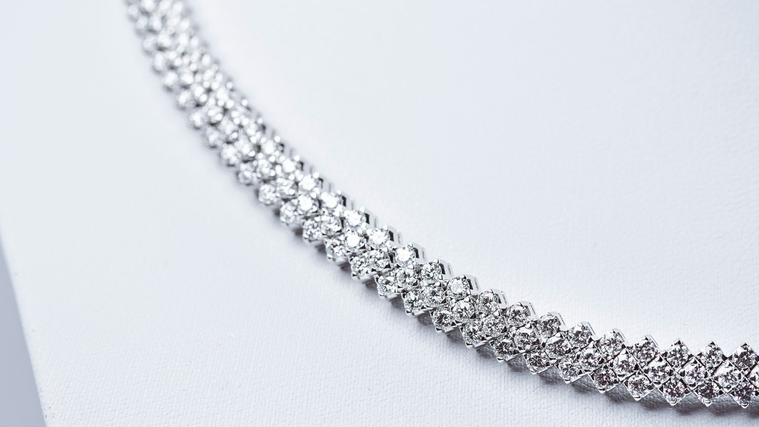 Oliver Heemeyer Ostuni diamond bracelet S made of 18k white gold.