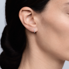 Woman wearing the Oliver Heemeyer Kate Mini Diamond Hoops 9,0 mm made of white gold.