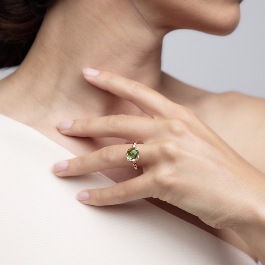 Woman wearing the Oliver Heemeyer Charlie Green Amethyst Ring made of 18k rose gold.