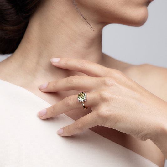 Woman wearing the Oliver Heemeyer Charlie Green Amethyst Ring Fancy made of 18k rose gold.
