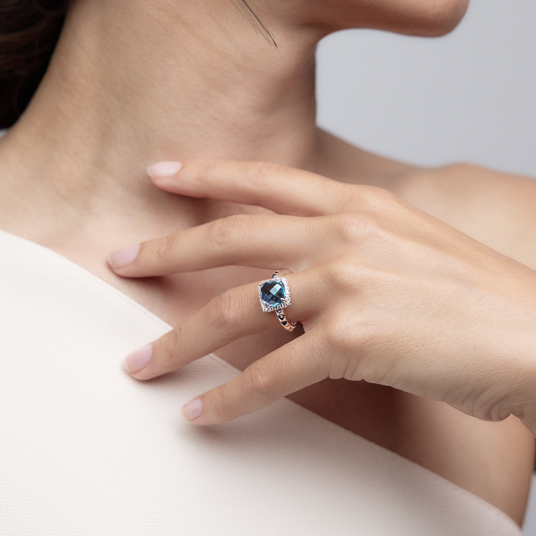 Woman wearing the Oliver Heemeyer Charlie London Blue Topaz Ring Fancy made of 18k white gold.