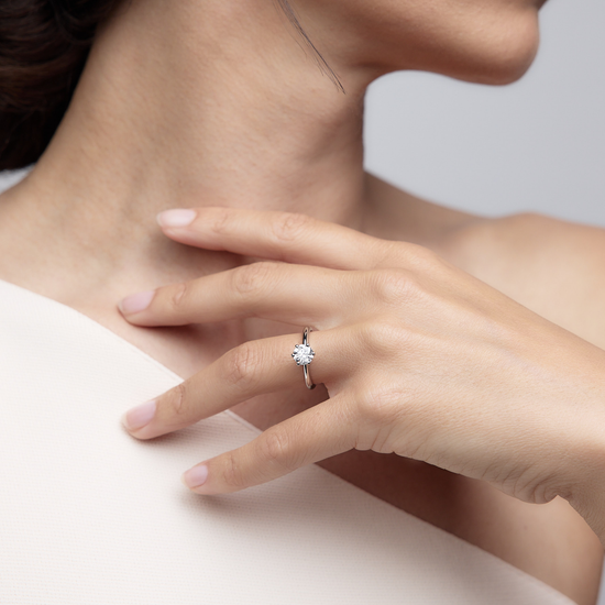 Woman wearing the Oliver Heemeyer 1967® Solitaire Diamond Ring. 1.00 carat. made of 18k white gold