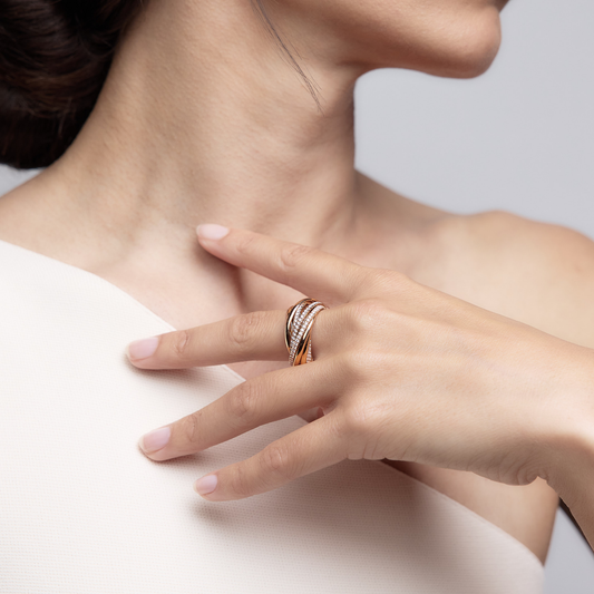 Woman wearing the Oliver Heemeyer Ali Baba diamond ring in 18k rose gold.