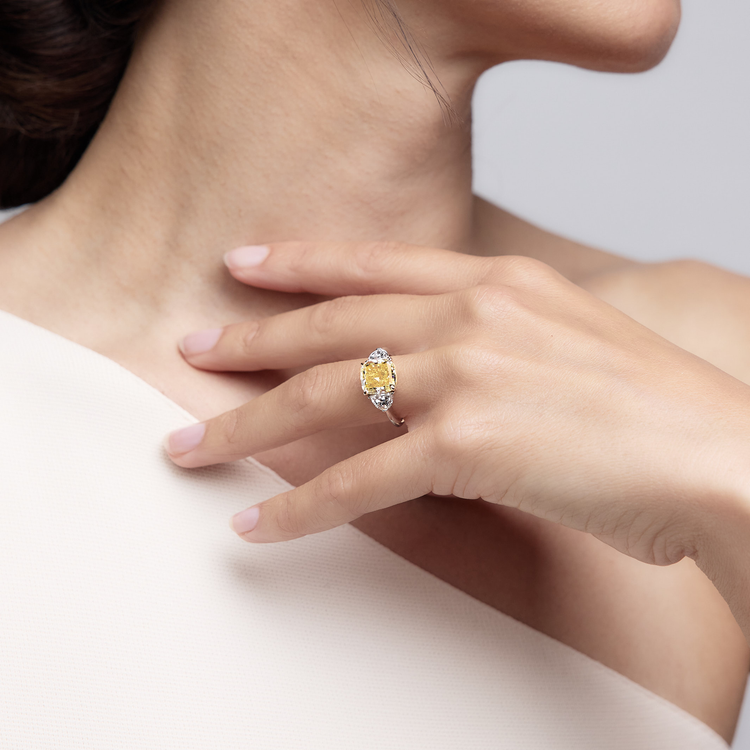 Woman wearing the Oliver Heemeyer Helios Fancy Yellow Diamond Ring made of 18k white gold.
