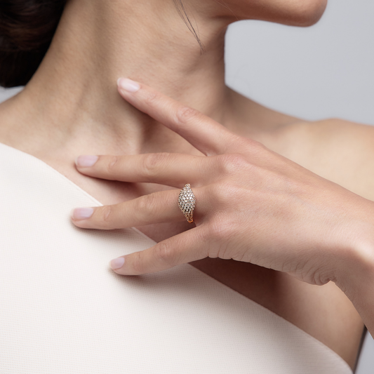 Woman wearing the Oliver Heemeyer Cavalier Brown diamond ring made of 18k rose gold.