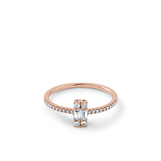 Oliver Heemeyer Ava diamond ring made of 18k rose gold.