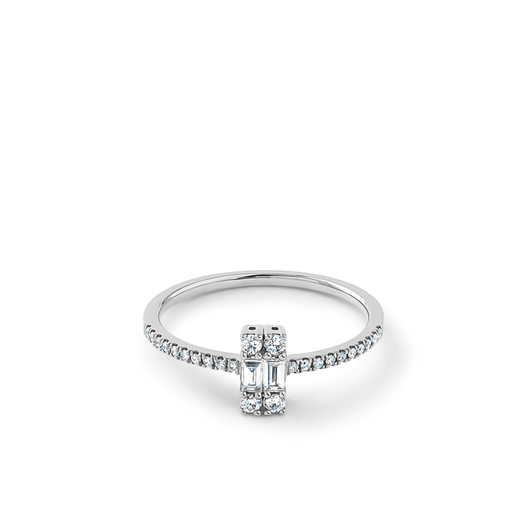 Oliver Heemeyer Ava diamond ring made of 18k white gold.