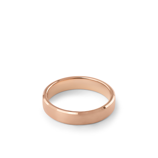 Oliver Heemeyer Callisto wedding band 4,5 mm made of 18k rose gold.