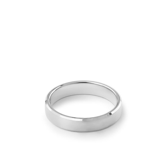 Oliver Heemeyer Callisto wedding band 4,5 mm made of 18k white gold.