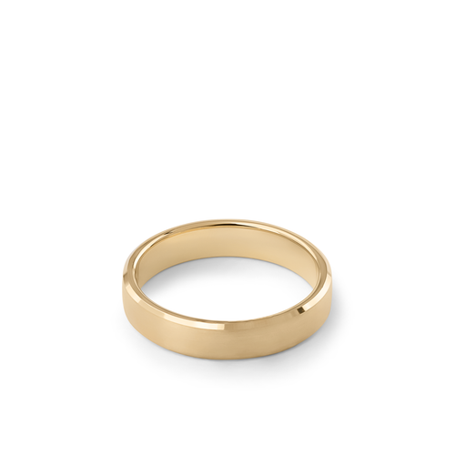 Oliver Heemeyer Callisto wedding band 4,5 mm made of 18k yellow gold.