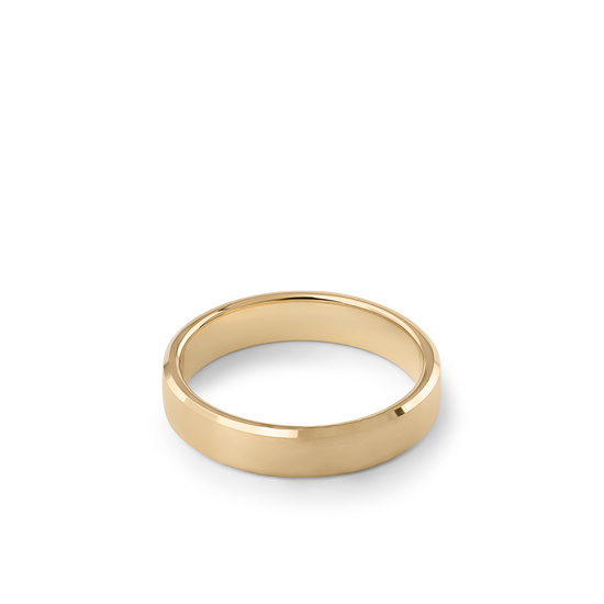 Oliver Heemeyer Callisto wedding band 4,5 mm made of 18k yellow gold.