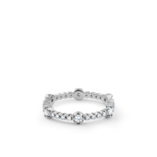 Oliver Heemeyre Étoile diamond ring made of 18k white gold.