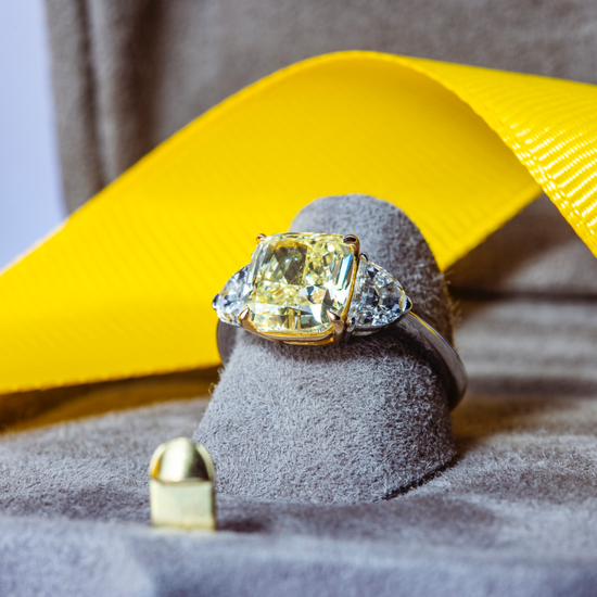 Oliver Heemeyer Helios Fancy Yellow Diamond Ring made of 18k white gold. Different perspective 3.