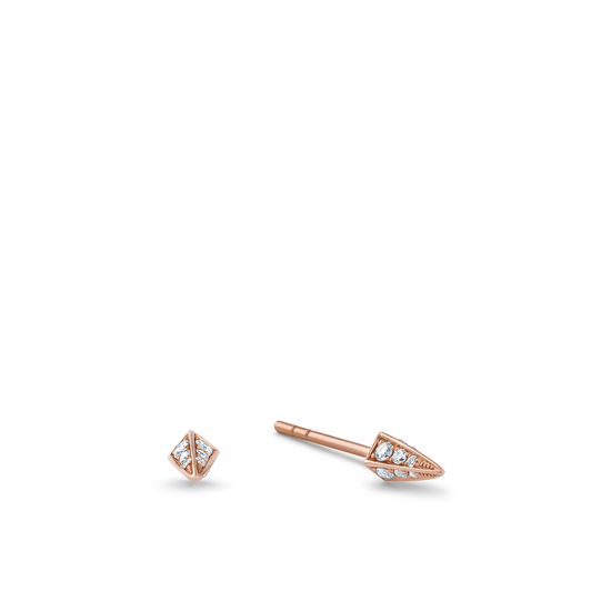 Oliver Heemeyer Karst diamond ear studs made of 18k rose gold.