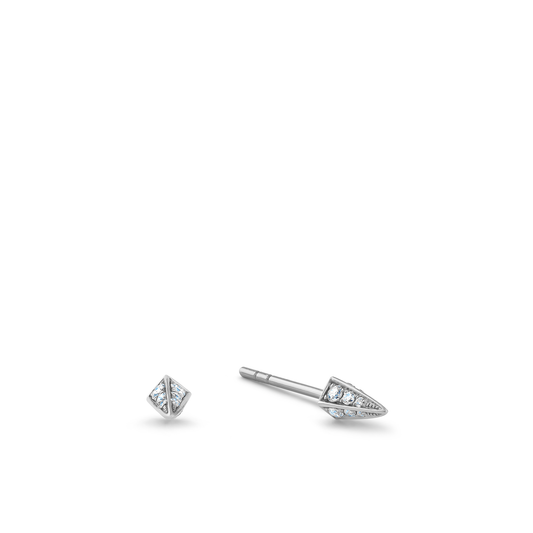 Oliver Heemeyer Karst diamond ear studs made of 18k white gold.