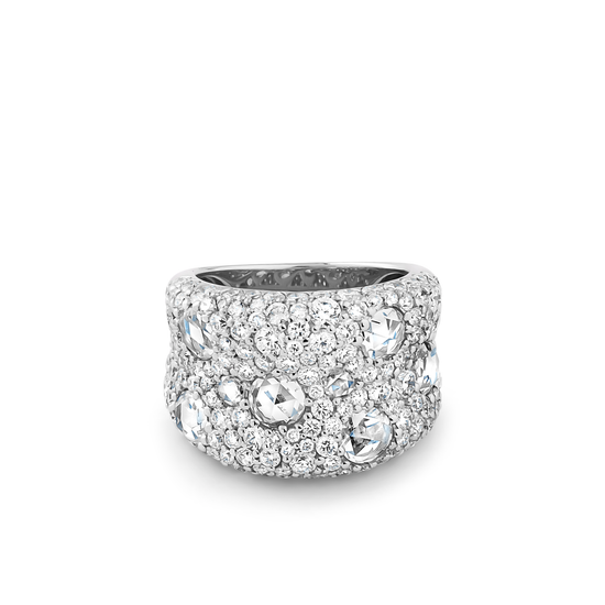 Oliver Heemeyer Kiss diamond ring made of 18k white gold.