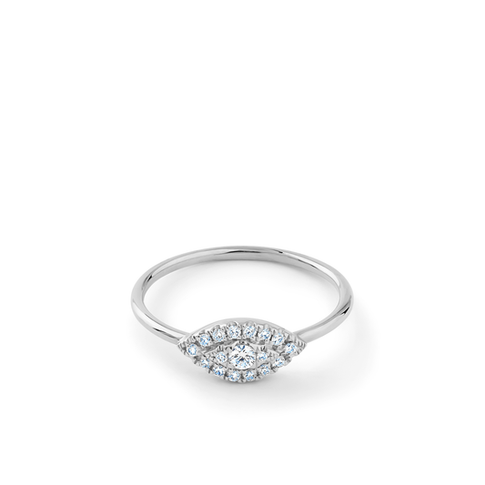 Oliver Heemeyer Mia diamond ring made of 18k white gold.