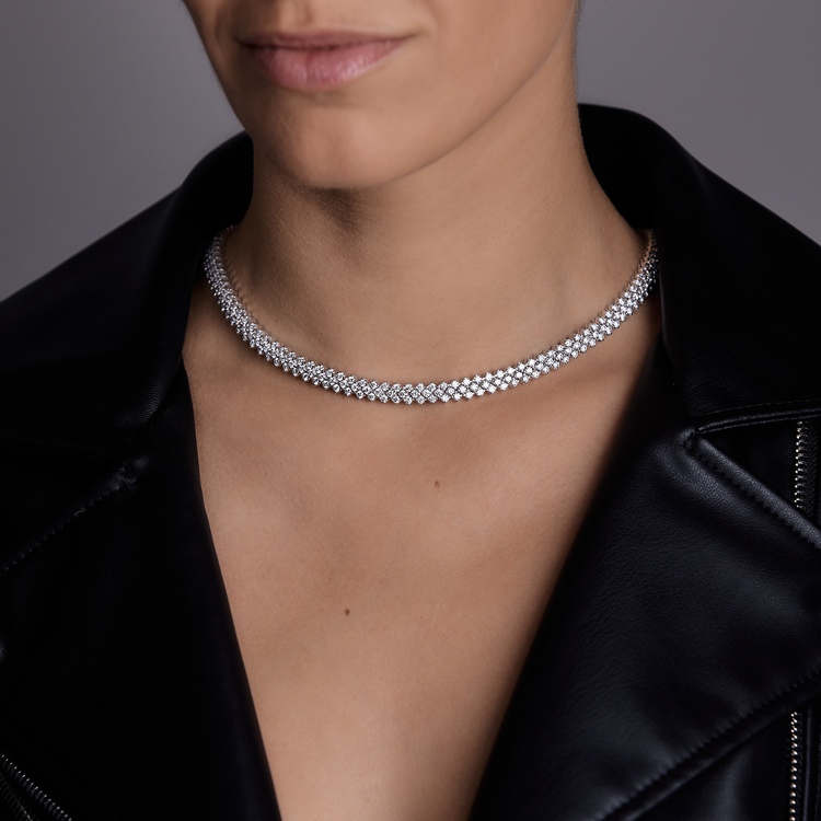 Oliver Heemeyer Ostuni diamond necklace made of 18k white gold. Different perspective.