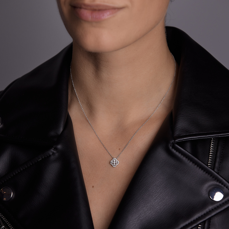 Woman wearing Oliver Heemeyer Zoe diamond necklace made of 18k white gold.