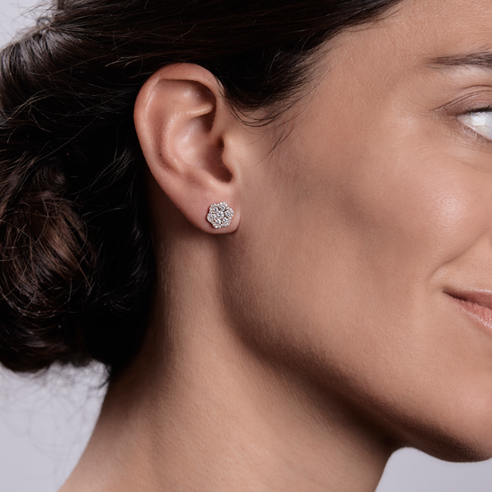 Woman wearing the Oliver Heemeyer Lou diamond ear studs made of 18k white gold.