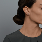 Woman wearing the Oliver Heemeyer Fleur diamond earrings made of 18k white gold. Upper part only.