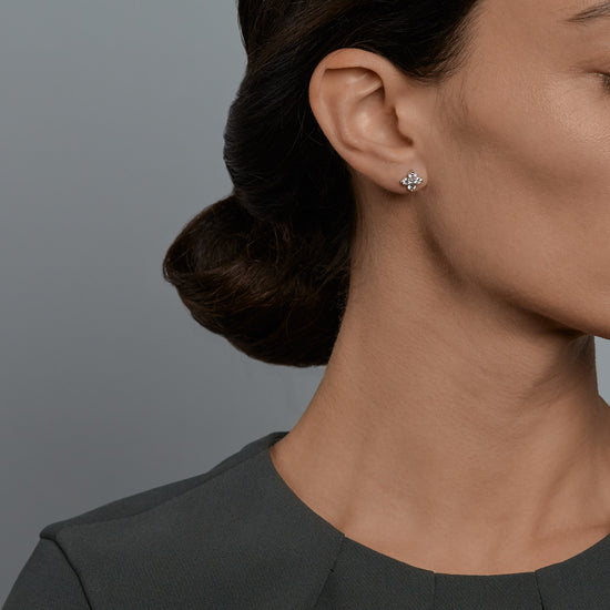 Woman wearing the Oliver Heemeyer Flower diamond ear studs.