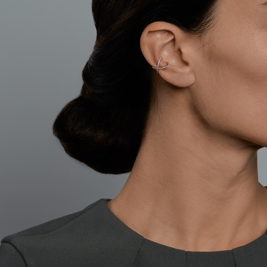 Woman wearing the Oliver Heemeyer Orbit Diamond Ear Cuff made of 18k white gold.