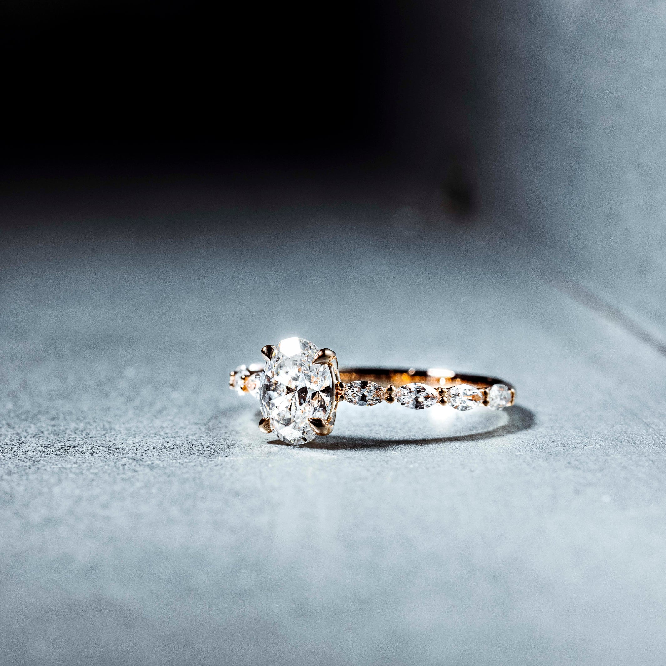 Oliver Heemeyer Marley diamond ring made of 18k rose gold. Different perspective.