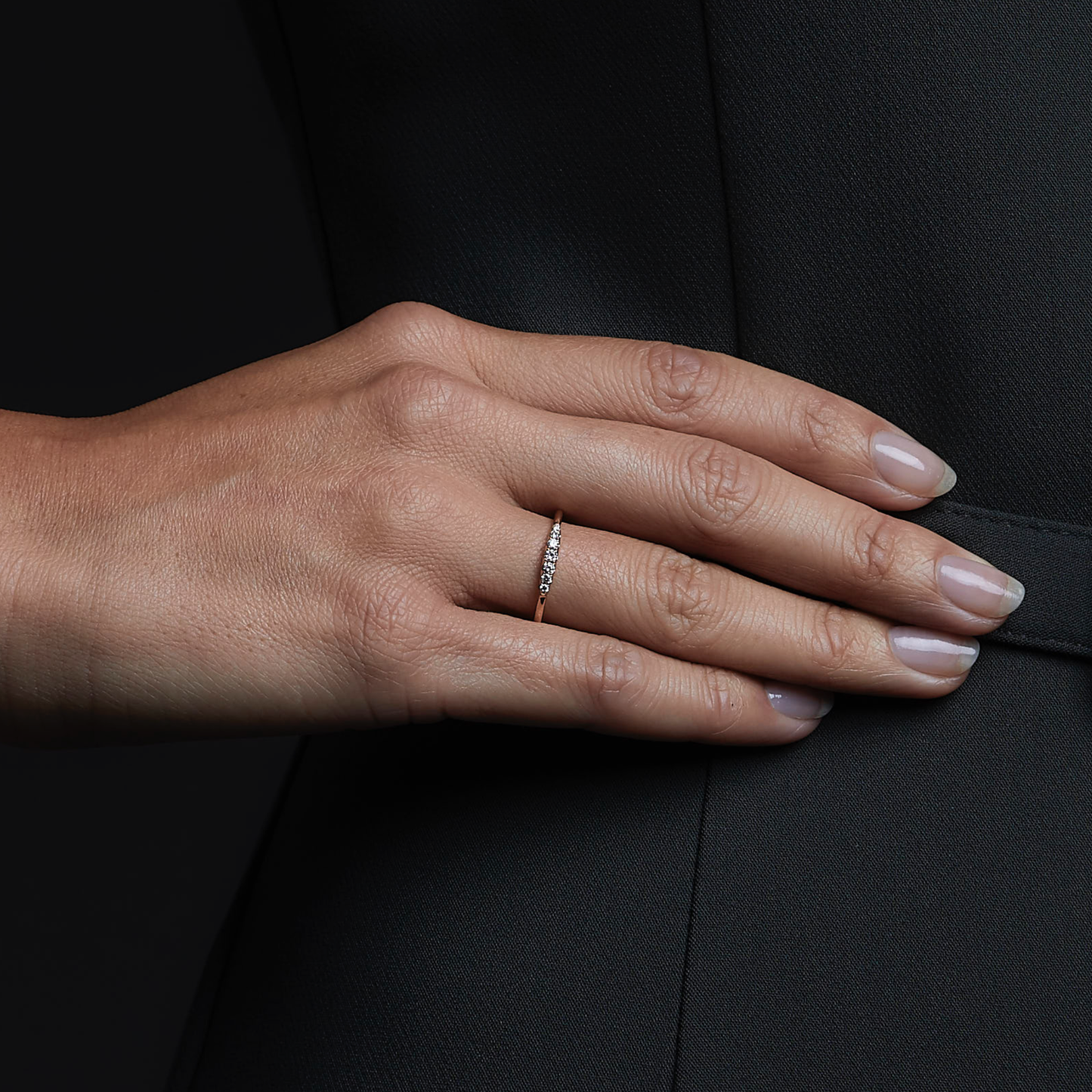 Woman wearing Oliver Heemeyer Mimi diamond ring in 18k rose gold. Close up.