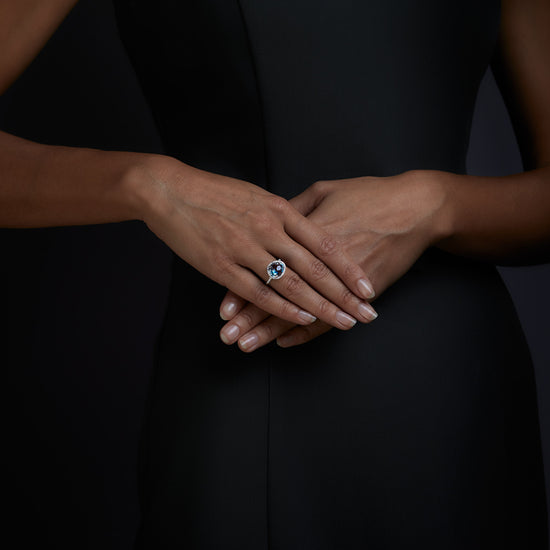 Woman wearing the Oliver Heemeyer Cocktail diamond ring in London Blue. 