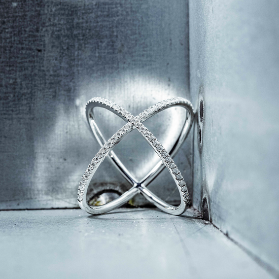 Oliver Heemeyer Orbit Diamond Ring HC made of 18k white gold. Different perspective.