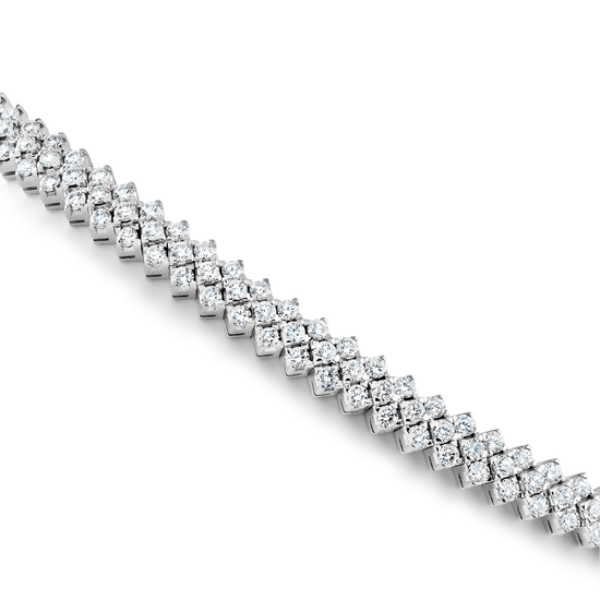 Oliver Heemeyer Ostuni diamond necklace made of 18k white gold. Close up.