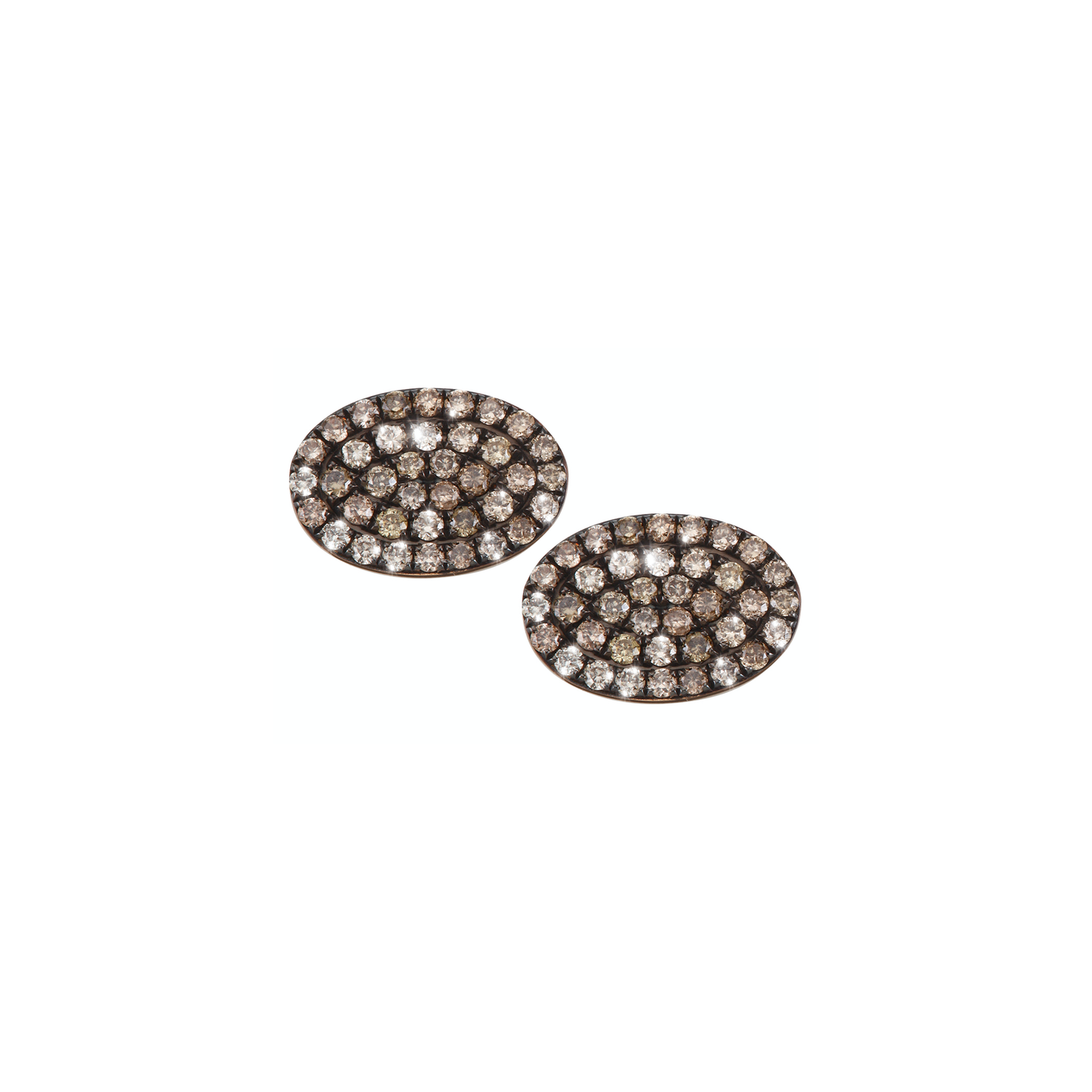 Brown diamonds arranged in an oval shape, carefully handcrafted and made of 18k rose gold. A discreet yet sparkling pair of Oliver Heemeyer ear studs.