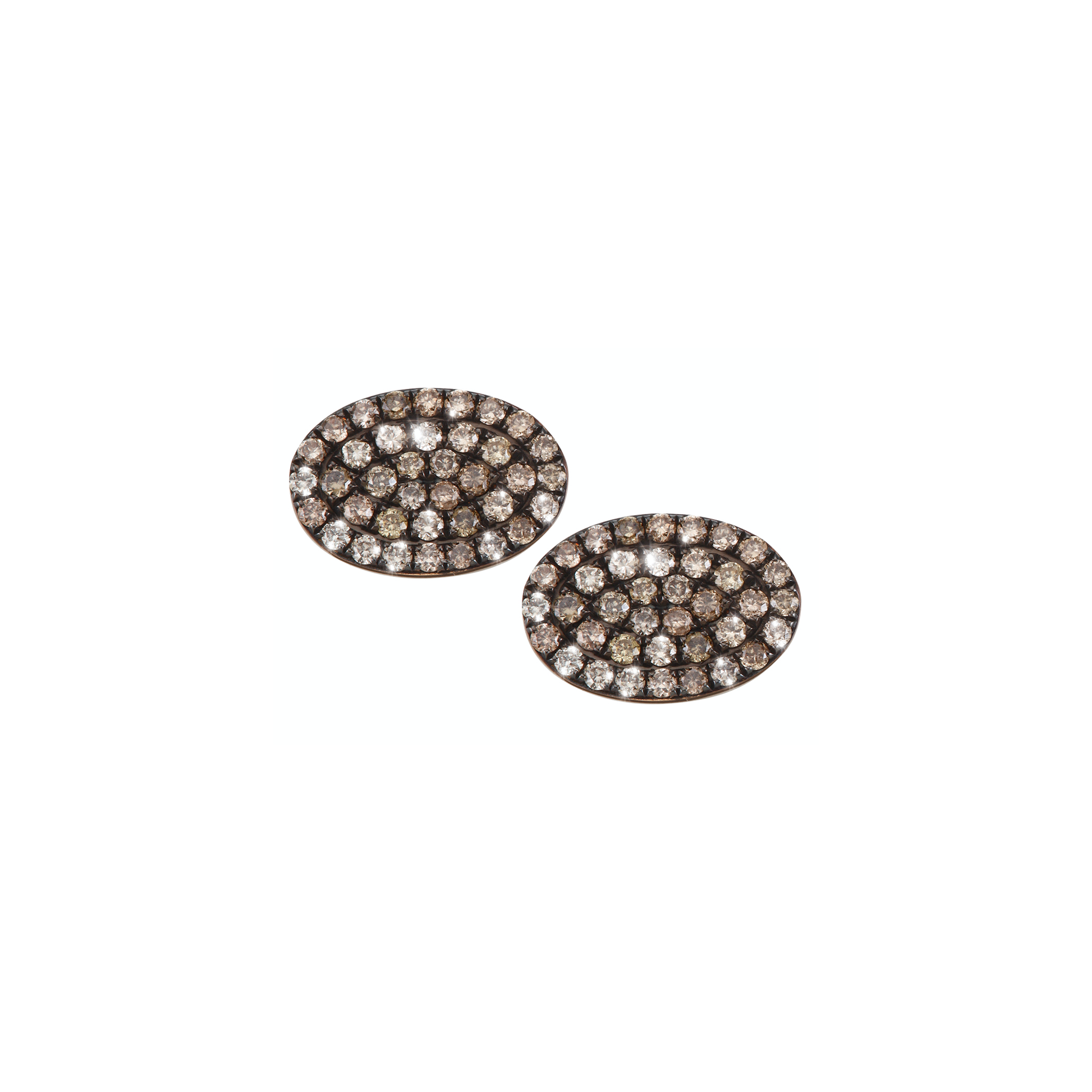 Brown diamonds arranged in an oval shape, carefully handcrafted and made of 18k rose gold. A discreet yet sparkling pair of Oliver Heemeyer ear studs.