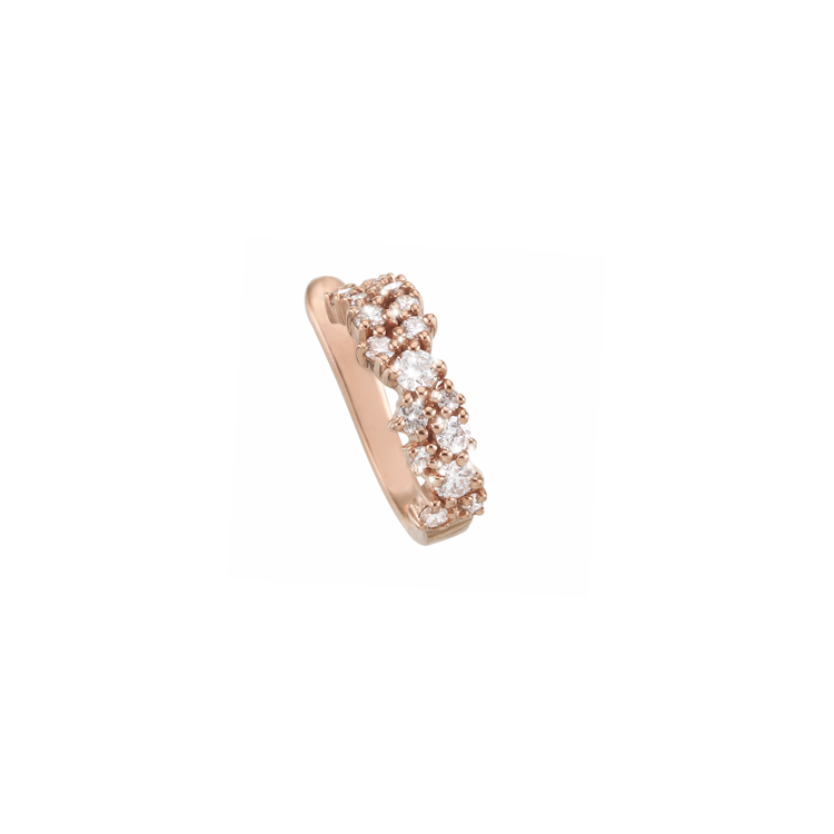The glamorous 18k rose gold princess design is adorned with 18 sparkling diamonds in different sizes. An extraordinary beautiful OH creation, handmade with the highest attention to detail.