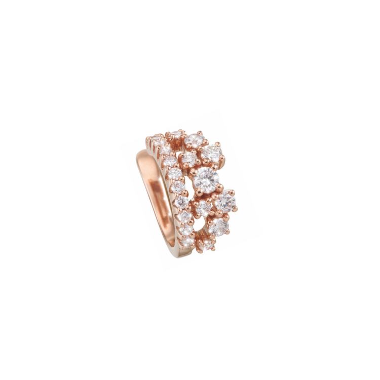 This stunningly beautiful ear cuff shines bright like a little crown.  Get yourself a bit of royal feeling with this 18k rose gold ear cuff. Carefully handcrafted by our goldsmiths and refined with 40 sparkling diamonds it is an eye catcher which cannot be missed.