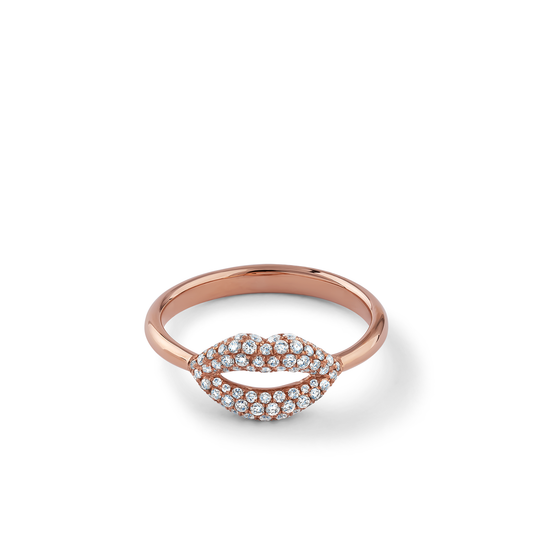 The Kiss Diamond Ring made of 18k rose gold.