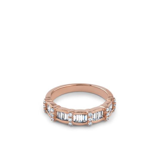 Oliver Heemeyer Wynn Diamond Ring made of 18k rose gold.