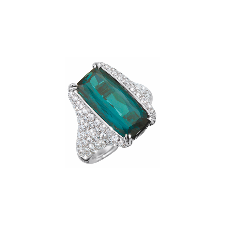 The Oliver Heemeyer Ximena ring carries a rectangular fancy cut bluish-green tourmaline in its center. Set with diamonds in a half-circle setting it becomes an alluring jewellery piece.