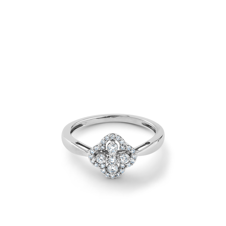 Oliver Heemeyer Zoe diamond ring made of 18k white gold.
